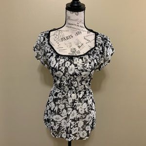 Cato Black & White Floral Short Sleeve Top Size Medium